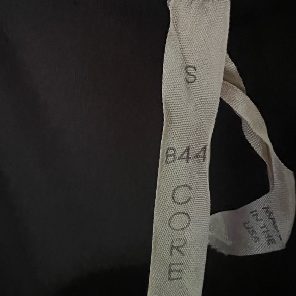 Long Sleeve with Cut out shoulder - Picture 4 of 5